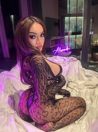 Estall - escort Ostrava