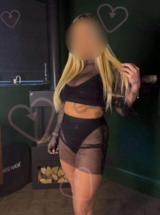 Karolincia - escort 