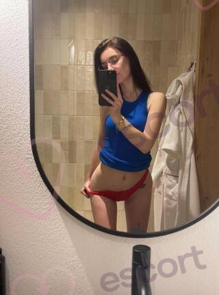 MOKRA KAMILA - escort 